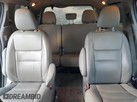 ✅ 2015 Toyota Sienna XLE • VIN: 5TDDK3DCXFS094993 • Lot: 91146755. Wystawiony na Copart z przebiegiem 225 732 mil. Bezpłatny archiwum sprzedaży aukcyjnych z USA i szczegółowy raport historii pojazdu na DreamBid. Zdjęcie 10.