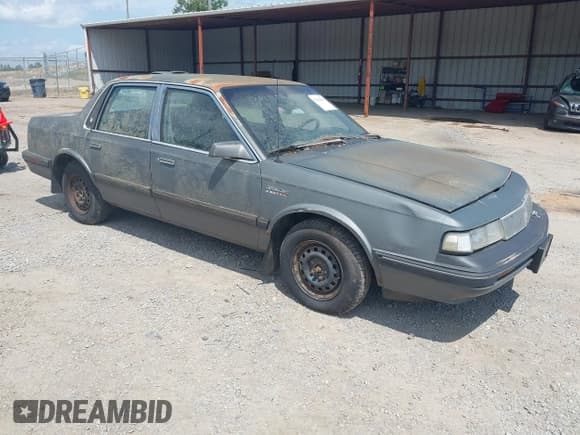 ✅ 1989 Oldsmobile Cutlass Ciera • VIN: 2G3AJ51NXK2439345 • Lot: 42128301. Wystawiony na IAAI z przebiegiem 241 434 mil. Bezpłatny archiwum sprzedaży aukcyjnych z USA i szczegółowy raport historii pojazdu na DreamBid. Zdjęcie 1.