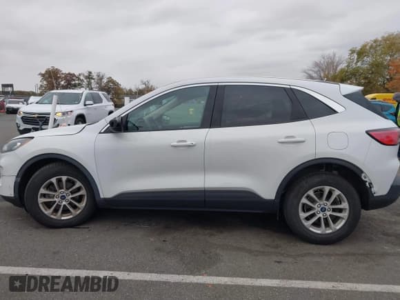 ✅ 2020 Ford Escape SE • VIN: 1FMCU9G65LUA19989 • Лот: 43552188. Опубликован ранее на IAAI с пробегом 53 120 миль. Бесплатный доступ к архиву аукционных продаж из США и подробный отчёт об истории автомобиля на DreamBid. Изображение 14.