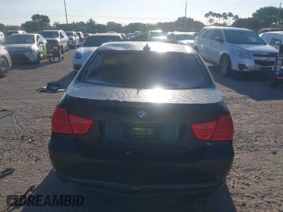 ✅ 2011 BMW 3 Series 328i xDrive • VIN: WBAPK7G51BNN87282 • Lot: 41836614. Listed on IAAI with 95,382 mi. Free auction sales archive from the USA and detailed vehicle history report at DreamBid. Image 16.