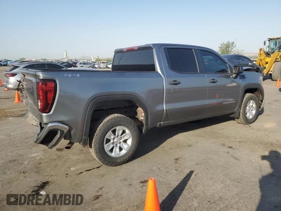 ✅ 2021 GMC Sierra 1500 • VIN: 3GTU9AEF1MG200185 • Lot: 61402845. Wystawiony na Copart z przebiegiem 67 554 mil. Bezpłatny archiwum sprzedaży aukcyjnych z USA i szczegółowy raport historii pojazdu na DreamBid. Zdjęcie 3.