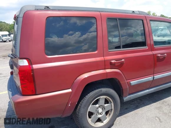 ✅ 2007 Jeep Commander Sport • VIN: 1J8HH48P37C651273 • Lot: 42819105. Listed on IAAI with 241,773 mi. Free auction sales archive from the USA and detailed vehicle history report at DreamBid. Image 13.