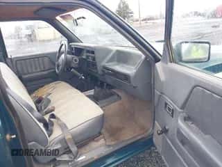 1993 Dodge Dakota z VIN 1B7GG26X3PS277833, wystawiony jako IAAI lot #41634223 z przebiegiem 100 092 mil mil oraz . Historia ofert i sprzedaży dostępna na DreamBid. Obrazek 5.