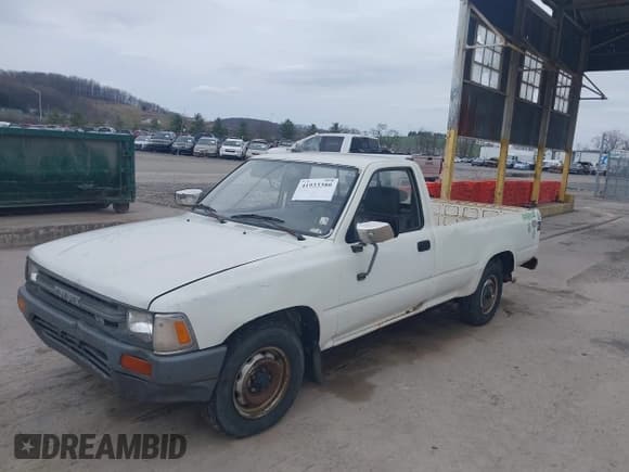 ✅ 1989 Toyota Pickup • VIN: JT4VN82N4K5001298 • Lot: 41933380. Wystawiony na IAAI z przebiegiem 181 557 mil. Bezpłatny archiwum sprzedaży aukcyjnych z USA i szczegółowy raport historii pojazdu na DreamBid. Zdjęcie 2.