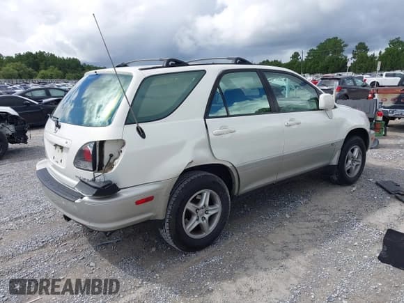 ✅ 2002 Lexus RX 300 • VIN: JTJHF10U820278770 • Lot: 42951888. Listed on IAAI with 158,480 mi. Free auction sales archive from the USA and detailed vehicle history report at DreamBid. Image 4.