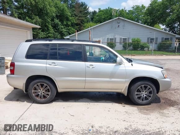 2006 Toyota Highlander z VIN JTEGD21AX60139594, wystawiony jako IAAI lot #42473393 z przebiegiem 210 409 mil mil oraz . Historia ofert i sprzedaży dostępna na DreamBid. Obrazek 13.
