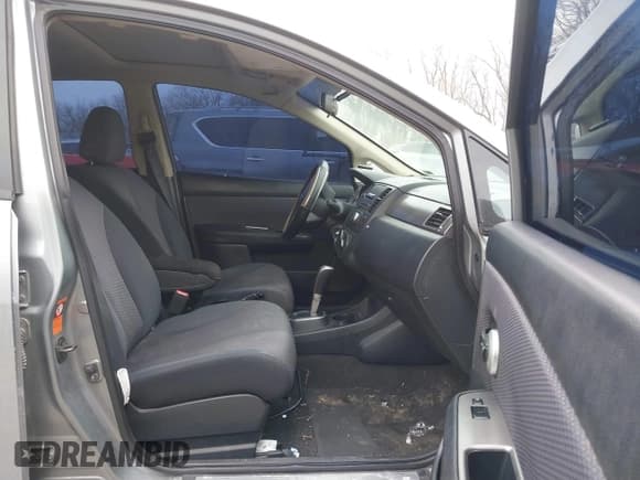 ✅ 2008 Nissan Versa SL • VIN: 3N1BC13E28L407266 • Lot: 41375313. Wystawiony na IAAI z przebiegiem 169 729 mil. Bezpłatny archiwum sprzedaży aukcyjnych z USA i szczegółowy raport historii pojazdu na DreamBid. Zdjęcie 5.
