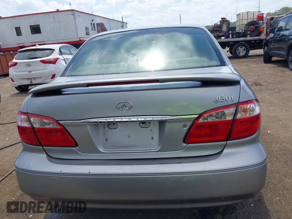 ✅ 2000 Infiniti I30 Luxury • VIN: JNKCA31A6YT214812 • Lot: 42090162. Listed on IAAI with 157,283 mi. Free auction sales archive from the USA and detailed vehicle history report at DreamBid. Image 16.