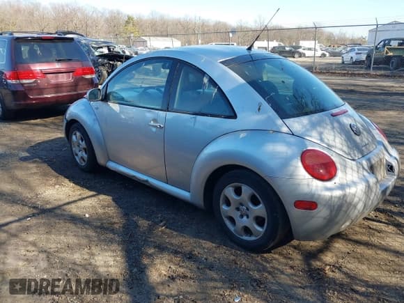 ✅ 2002 Volkswagen Beetle GLS • VIN: 3VWCD21C12M406596 • Lot: 41774886. Wystawiony na IAAI z przebiegiem 214 228 mil. Bezpłatny archiwum sprzedaży aukcyjnych z USA i szczegółowy raport historii pojazdu na DreamBid. Zdjęcie 3.