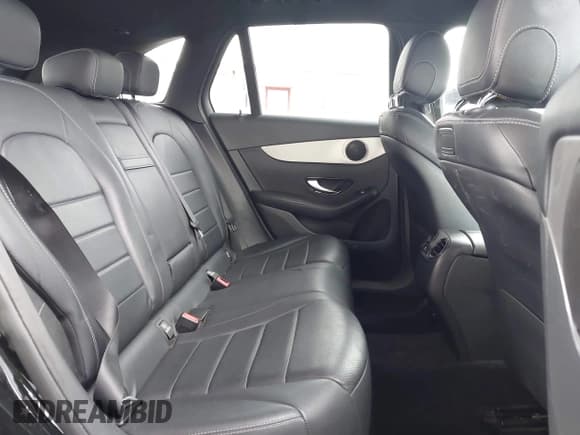 ✅ 2019 Mercedes-Benz GLC 300 • VIN: WDC0G4JB6KV133221 • Lot: 42349618. Listed on IAAI with 131,464 mi. Free auction sales archive from the USA and detailed vehicle history report at DreamBid. Image 8.