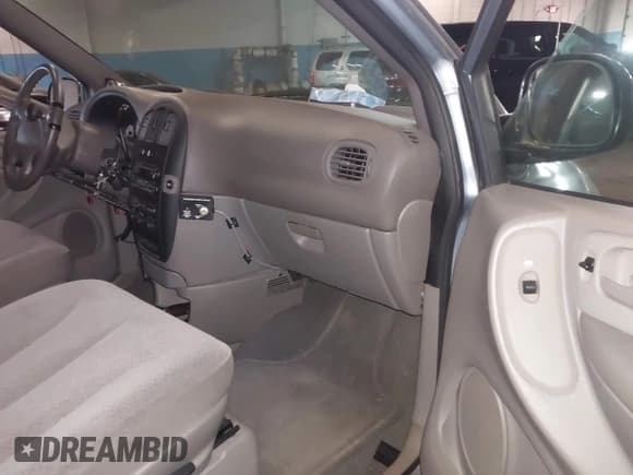 ✅ 2003 Dodge Caravan Sport • VIN: 2D4GP44L83R359471 • Lot: 43897798. Listed on IAAI with 68,799 mi. Free auction sales archive from the USA and detailed vehicle history report at DreamBid. Image 5.