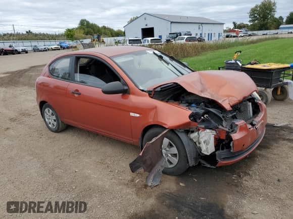 2009 Hyundai Accent Auto GS z VIN KMHCM36CX9U131345, wystawiony jako Copart lot #74927154 z przebiegiem 113 022 mil mil oraz Szkoda całkowita • Salvage title. Historia ofert i sprzedaży dostępna na DreamBid. Obrazek 4.