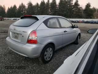 2007 Hyundai Accent GS z VIN KMHCM36C27U014985, wystawiony jako Copart lot #83150244 z przebiegiem 151 948 mil mil oraz Czysty tytuł • Clean title. Historia ofert i sprzedaży dostępna na DreamBid. Obrazek 3.