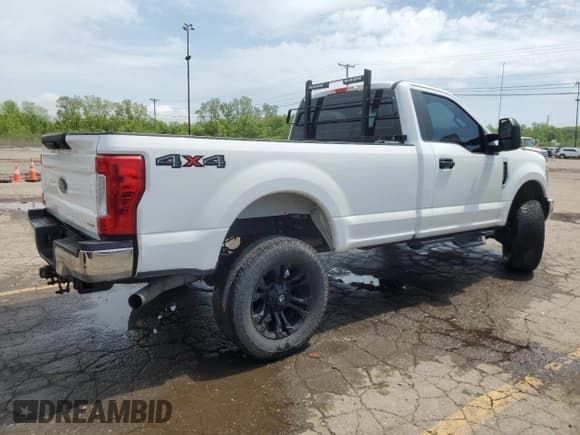 ✅ 2017 Ford F-350 XL • VIN: 1FTRF3B66HEB71827 • Lot: 57081645. Listed on Copart with 140,839 mi. Free auction sales archive from the USA and detailed vehicle history report at DreamBid. Image 3.