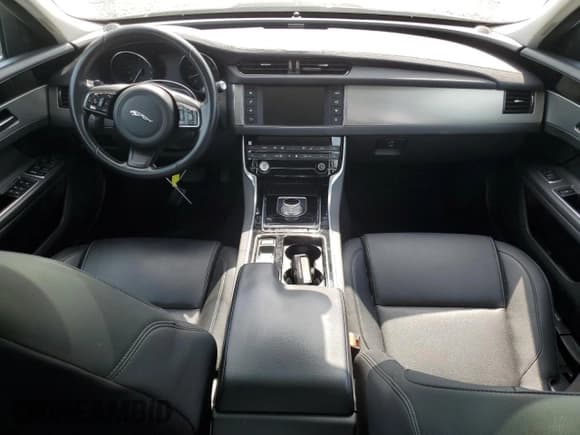 ✅ 2016 Jaguar XF 35t Premium • VIN: SAJBJ4BV6GCY18106 • Lot: 70354565. Wystawiony na Copart z przebiegiem 107 930 mil. Bezpłatny archiwum sprzedaży aukcyjnych z USA i szczegółowy raport historii pojazdu na DreamBid. Zdjęcie 8.