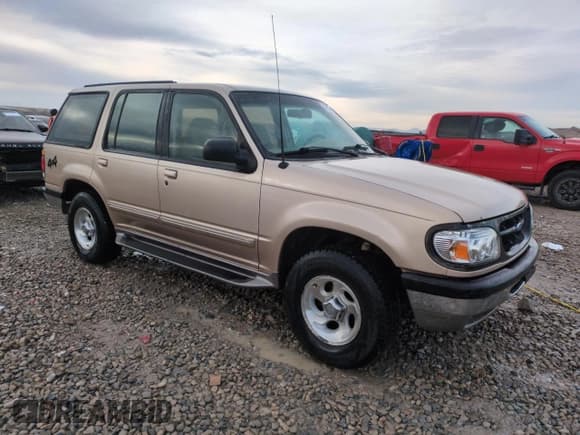 ✅ 1995 Ford Explorer Eddie Bauer • VIN: 1FMDU34XZSZB19334 • Lot: 84869324. Listed on Copart with 199,594 mi. Free auction sales archive from the USA and detailed vehicle history report at DreamBid. Image 4.