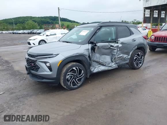 2025 Chevrolet TrailBlazer RS с VIN KL79MUSL3SB102763, выставлен на аукционе IAAI как лот 42514327 с пробегом 10 617 миль миль и . История ставок и продаж доступна на DreamBid. Изображение 2.