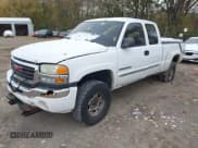 ✅ 2005 GMC Sierra 2500HD SLT • VIN: 1GTHK29U95E109808 • Lot: 43682215. Wystawiony na IAAI z przebiegiem 304 334 mil. Bezpłatny archiwum sprzedaży aukcyjnych z USA i szczegółowy raport historii pojazdu na DreamBid. Zdjęcie 2.