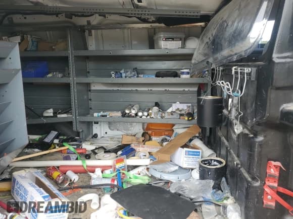 ✅ 2017 Ford Transit • VIN: 1FTYR1YM0HKA87159 • Lot: 60666785. Wystawiony na Copart z przebiegiem 226 284 mil. Bezpłatny archiwum sprzedaży aukcyjnych z USA i szczegółowy raport historii pojazdu na DreamBid. Zdjęcie 11.