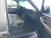 ✅ 2001 Chevrolet Tahoe LS • VIN: 1GNEK13T71J206740 • Lot: 42883272. Wystawiony na IAAI z przebiegiem 232 580 mil. Bezpłatny archiwum sprzedaży aukcyjnych z USA i szczegółowy raport historii pojazdu na DreamBid. Zdjęcie 5.