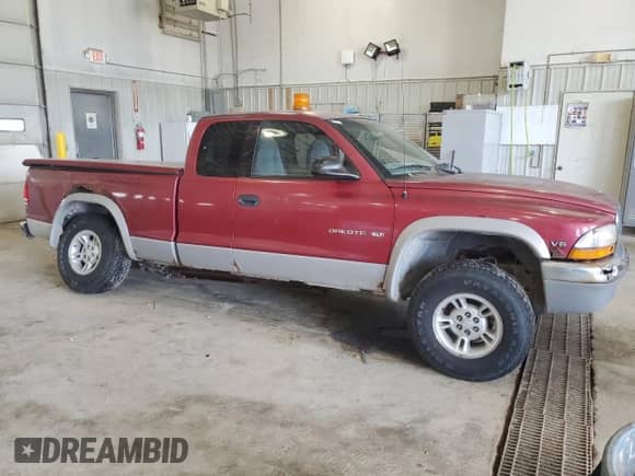 1999 Dodge Dakota SLT z VIN 1B7GG22X0XS197699, wystawiony jako Copart lot #61057935 z przebiegiem 147 833 mil mil oraz Szkoda całkowita • Salvage title. Historia ofert i sprzedaży dostępna na DreamBid. Obrazek 4.