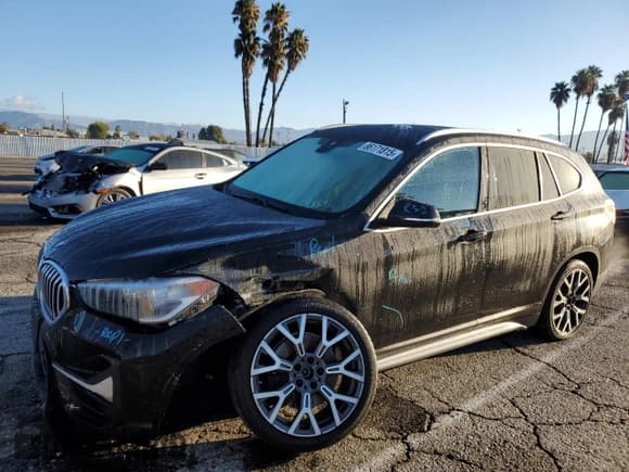 ✅ 2020 BMW X1 sDrive28i • VIN: WBXJG7C04L5P58633 • Лот: 86171815. Опубликован ранее на Copart с пробегом 50 169 миль. Бесплатный доступ к архиву аукционных продаж из США и подробный отчёт об истории автомобиля на DreamBid. Изображение 1.