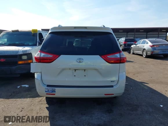 ✅ 2017 Toyota Sienna XLE Premium • VIN: 5TDYZ3DC9HS794892 • Lot: 43766163. Wystawiony na IAAI z przebiegiem 91 733 mil. Bezpłatny archiwum sprzedaży aukcyjnych z USA i szczegółowy raport historii pojazdu na DreamBid. Zdjęcie 16.
