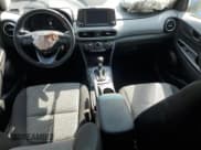 ✅ 2021 Hyundai Kona SEL Plus • VIN: KM8K6CAA4MU628752 • Лот: 69837694. Опубликован ранее на Copart с пробегом 33 053 миль. Бесплатный доступ к архиву аукционных продаж из США и подробный отчёт об истории автомобиля на DreamBid. Изображение 8.