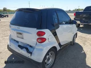 ✅ 2015 Smart fortwo Passion • VIN: WMEEJ3BA8FK820822 • Lot: 43664353. Wystawiony na IAAI z przebiegiem 139 613 mil. Bezpłatny archiwum sprzedaży aukcyjnych z USA i szczegółowy raport historii pojazdu na DreamBid. Zdjęcie 4.