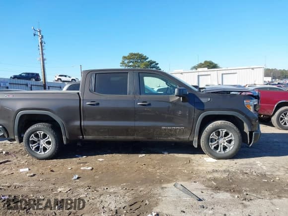 ✅ 2021 GMC Sierra 1500 • VIN: 3GTU9AEF2MG293010 • Lot: 41292323. Wystawiony na IAAI z przebiegiem 71 776 mil. Bezpłatny archiwum sprzedaży aukcyjnych z USA i szczegółowy raport historii pojazdu na DreamBid. Zdjęcie 13.