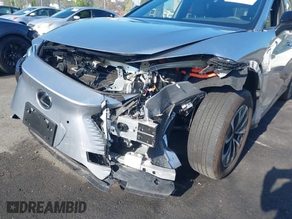 ✅ 2024 Lexus RZ 300e Premium • VIN: JTJABABBXRA003009 • Lot: 42297557. Listed on IAAI with 10,092 mi. Free auction sales archive from the USA and detailed vehicle history report at DreamBid. Image 19.