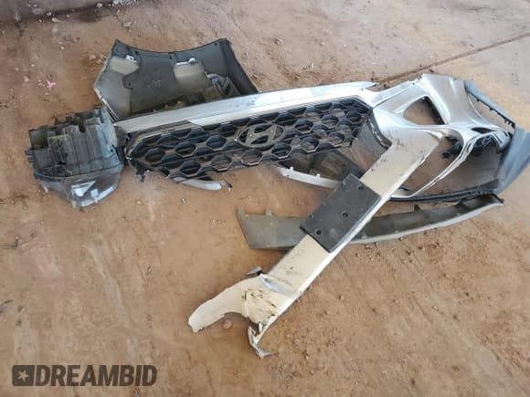 ✅ 2019 Hyundai Santa Fe SE • VIN: 5NMS23AD0KH066718 • Lot: 84984575. Wystawiony na Copart z przebiegiem 103 824 mil. Bezpłatny archiwum sprzedaży aukcyjnych z USA i szczegółowy raport historii pojazdu na DreamBid. Zdjęcie 12.