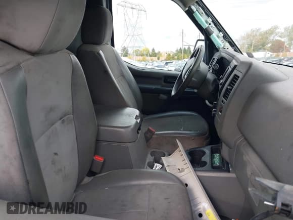 ✅ 2018 Nissan NV Cargo SV • VIN: 1N6AF0LY8JN818355 • Lot: 43591504. Wystawiony na IAAI z przebiegiem 201 248 mil. Bezpłatny archiwum sprzedaży aukcyjnych z USA i szczegółowy raport historii pojazdu na DreamBid. Zdjęcie 5.