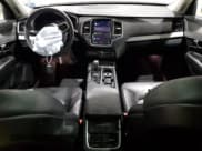 ✅ 2023 Volvo XC90 Core • VIN: YV4L12PV8P1906471 • Lot: 46179345. Wystawiony na Copart z przebiegiem 63 081 mil. Bezpłatny archiwum sprzedaży aukcyjnych z USA i szczegółowy raport historii pojazdu na DreamBid. Zdjęcie 8.