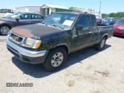 ✅ 1998 Nissan Frontier XE • VIN: 1N6DD26S5WC385179 • Лот: 42550793. Опубликован ранее на IAAI с пробегом 215 694 миль. Бесплатный доступ к архиву аукционных продаж из США и подробный отчёт об истории автомобиля на DreamBid. Изображение 2.