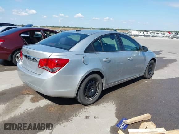 2013 Chevrolet Cruze LS z VIN 1G1PA5SH5D7145164, wystawiony jako IAAI lot #43294377 z przebiegiem 191 872 mil mil oraz . Historia ofert i sprzedaży dostępna na DreamBid. Obrazek 4.
