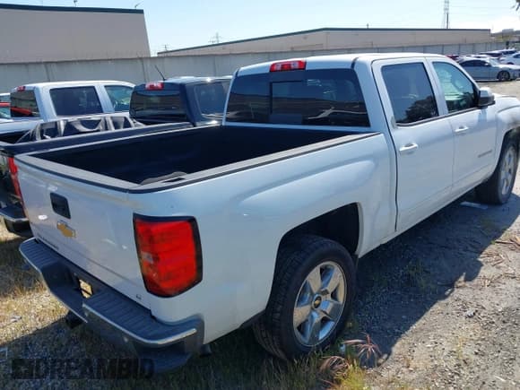 ✅ 2015 Chevrolet Silverado 1500 LT • VIN: 3GCPCREC4FG289854 • Lot: 42086024. Wystawiony na IAAI z przebiegiem 177 666 mil. Bezpłatny archiwum sprzedaży aukcyjnych z USA i szczegółowy raport historii pojazdu na DreamBid. Zdjęcie 4.