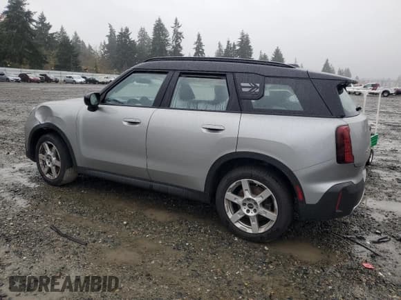 ✅ 2025 MINI Countryman S • VIN: WMZ23GA04S7R98753 • Лот: 93081395. Опубликован ранее на Copart с пробегом 7 823 миль. Бесплатный доступ к архиву аукционных продаж из США и подробный отчёт об истории автомобиля на DreamBid. Изображение 2.