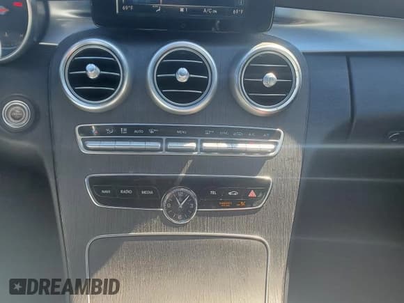 ✅ 2019 Mercedes-Benz C 300 • VIN: 55SWF8EB5KU290580 • Lot: 53017925. Wystawiony na Copart z przebiegiem Nie podano. Bezpłatny archiwum sprzedaży aukcyjnych z USA i szczegółowy raport historii pojazdu na DreamBid. Zdjęcie 8.