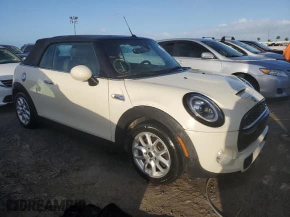 ✅ 2019 MINI Convertible Cooper S • VIN: WMWWG9C51K3E39923 • Lot: 77023164. Listed on Copart with 37,225 mi. Free auction sales archive from the USA and detailed vehicle history report at DreamBid. Image 4.