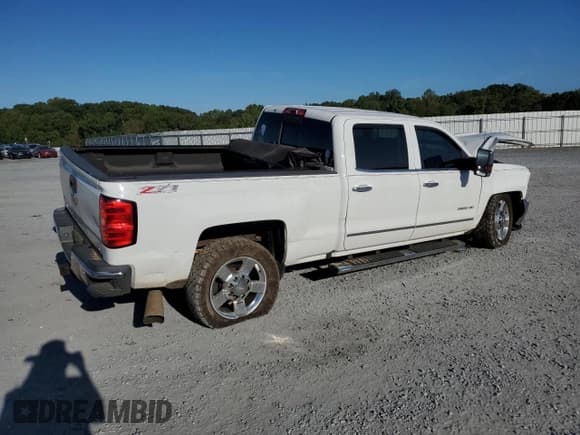 ✅ 2016 Chevrolet Silverado 2500HD LTZ • VIN: 1GC1KWE86GF101440 • Lot: 81875635. Wystawiony na Copart z przebiegiem 121 719 mil. Bezpłatny archiwum sprzedaży aukcyjnych z USA i szczegółowy raport historii pojazdu na DreamBid. Zdjęcie 3.