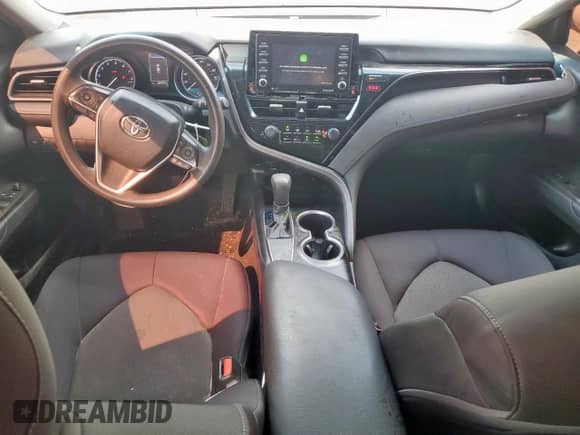 2021 Toyota Camry LE z VIN 4T1C11AK2MU463820, wystawiony jako Copart lot #70755185 z przebiegiem 88 465 mil mil oraz Szkoda całkowita • Salvage title. Historia ofert i sprzedaży dostępna na DreamBid. Obrazek 8.