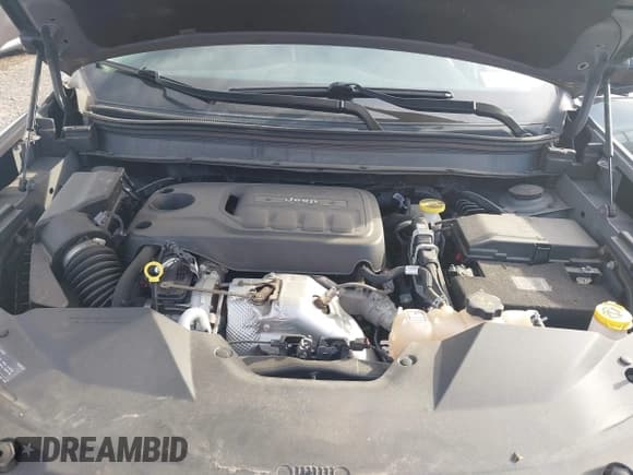 ✅ 2022 Jeep Cherokee Latitude Lux • VIN: 1C4PJMMN1ND514383 • Lot: 43303360. Wystawiony na IAAI z przebiegiem 25 467 mil. Bezpłatny archiwum sprzedaży aukcyjnych z USA i szczegółowy raport historii pojazdu na DreamBid. Zdjęcie 10.