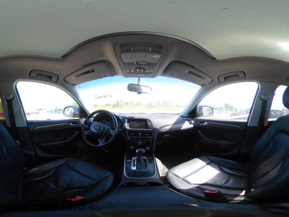 ✅ 2014 Audi Q5 Premium • VIN: WA1CFAFP7EA037385 • Lot: 42782902. Wystawiony na IAAI z przebiegiem 163 232 mil. Bezpłatny archiwum sprzedaży aukcyjnych z USA i szczegółowy raport historii pojazdu na DreamBid. Zdjęcie 18.