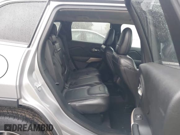 ✅ 2018 Jeep Cherokee Limited • VIN: 1C4PJMDX3JD598069 • Lot: 43547690. Wystawiony na IAAI z przebiegiem 115 051 mil. Bezpłatny archiwum sprzedaży aukcyjnych z USA i szczegółowy raport historii pojazdu na DreamBid. Zdjęcie 8.