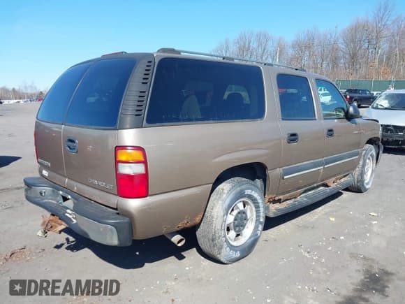 ✅ 2003 Chevrolet Suburban LT • VIN: 1GNFK16ZX3J197314 • Лот: 41771819. Опубликован ранее на IAAI с пробегом 233 849 миль. Бесплатный доступ к архиву аукционных продаж из США и подробный отчёт об истории автомобиля на DreamBid. Изображение 4.