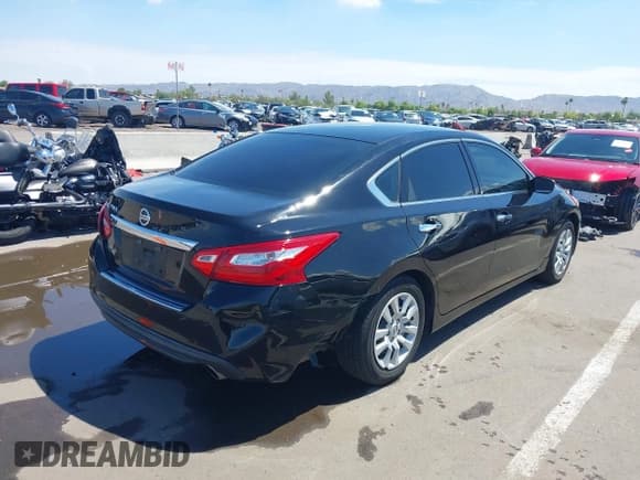 ✅ 2017 Nissan Altima SR • VIN: 1N4AL3AP5HN362449 • Lot: 43101501. Listed on IAAI with 217,615 mi. Free auction sales archive from the USA and detailed vehicle history report at DreamBid. Image 4.