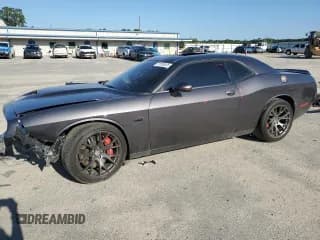 ✅ 2015 Dodge Challenger SRT 392 • VIN: 2C3CDZDJ4FH809650 • Lot: 71700425. Wystawiony na Copart z przebiegiem 111 922 mil. Bezpłatny archiwum sprzedaży aukcyjnych z USA i szczegółowy raport historii pojazdu na DreamBid. Zdjęcie 1.