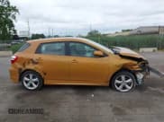 ✅ 2009 Toyota Matrix S • VIN: 2T1KE40E59C012578 • Лот: 43037790. Опубликован ранее на IAAI с пробегом 136 211 миль. Бесплатный доступ к архиву аукционных продаж из США и подробный отчёт об истории автомобиля на DreamBid. Изображение 13.