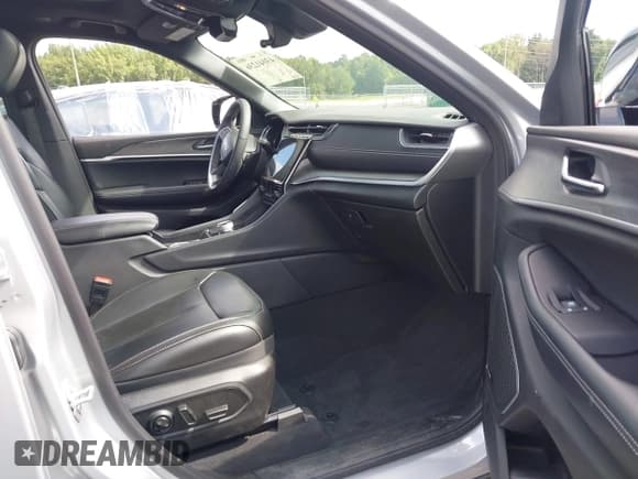 ✅ 2024 Jeep Grand Cherokee Limited • VIN: 1C4RJKBG1R8593375 • Lot: 43041236. Listed on IAAI with 8,584 mi. Free auction sales archive from the USA and detailed vehicle history report at DreamBid. Image 5.